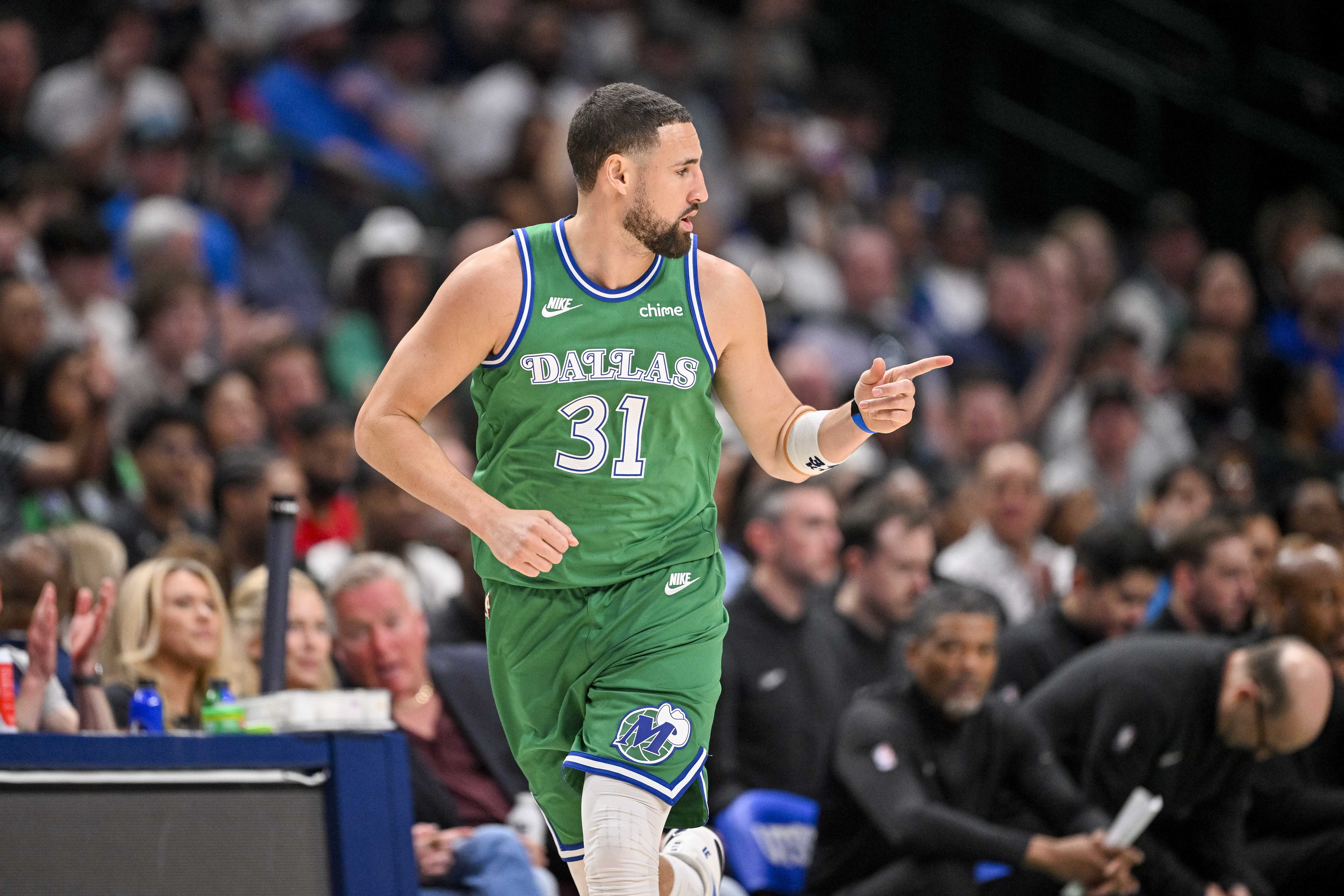 开云体育登录入口-开场就有发挥！克莱首节5中3&amp;三分4中2 独得8分助队追分